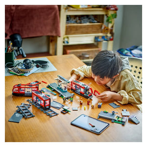 LEGO® City 60423 Straßenbahn mit Haltestelle für Kinder