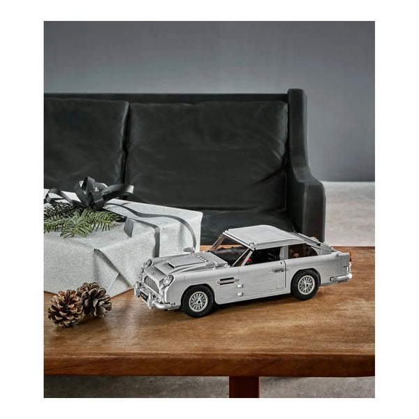 LEGO® Creator Expert 10262 James Bond™ Aston Martin DB5 auf Tisch