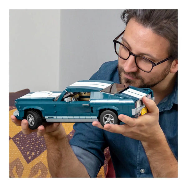 LEGO® Creator Expert 10265 Ford Mustang in Szene