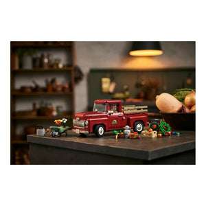 LEGO® Icons 10290 Pickup auf Tisch