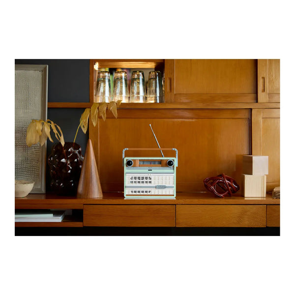 LEGO® Icons 10334  Retro-Kofferradio in Holz Ambiente