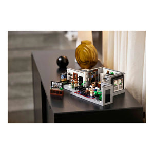 LEGO® Queer Eye 10291 Das Loft der Fab 5 in Szene