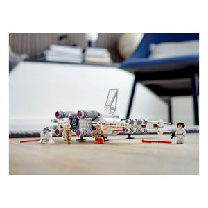 LEGO® Star Wars™ 75301 Luke Skywalkers X-Wing Fighter als Dekoration