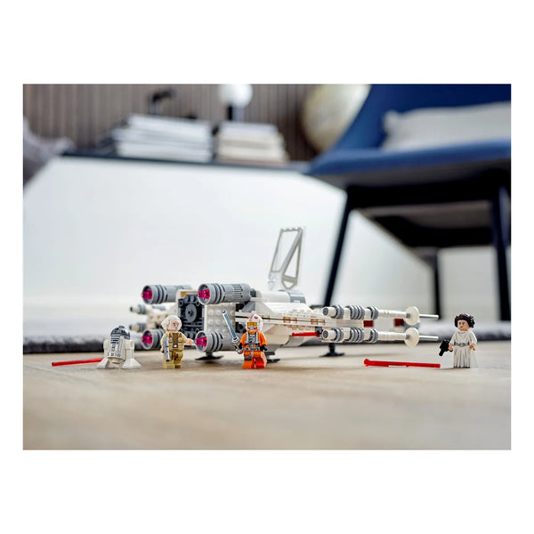 LEGO® Star Wars™ 75301 Luke Skywalkers X-Wing Fighter als Dekoration