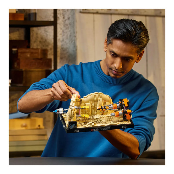 LEGO® Star Wars™ 75380 Podrennen in Mos Espa – Diorama für Männer