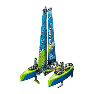 LEGO® Technic 42105 Katamaran aufgebaut